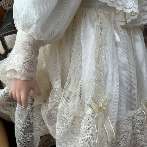 Porcelain Doll - Picture 11 of 16